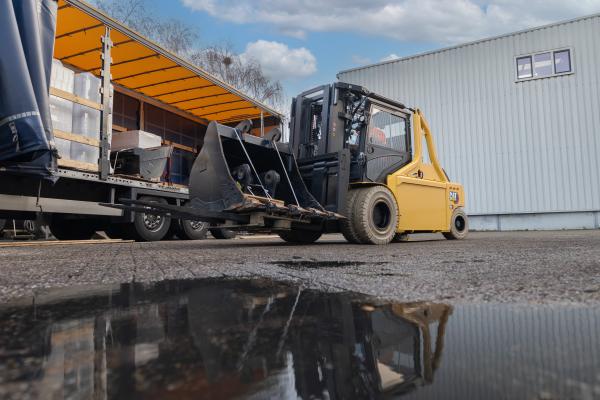 Elektryczny wózek widłowy czołowy CAT EP60-120N(H) - obrazek 3