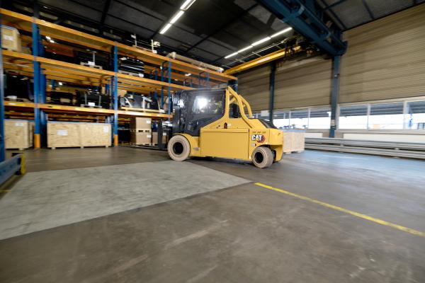 Elektryczny wózek widłowy czołowy CAT EP60-120N(H) - obrazek 6