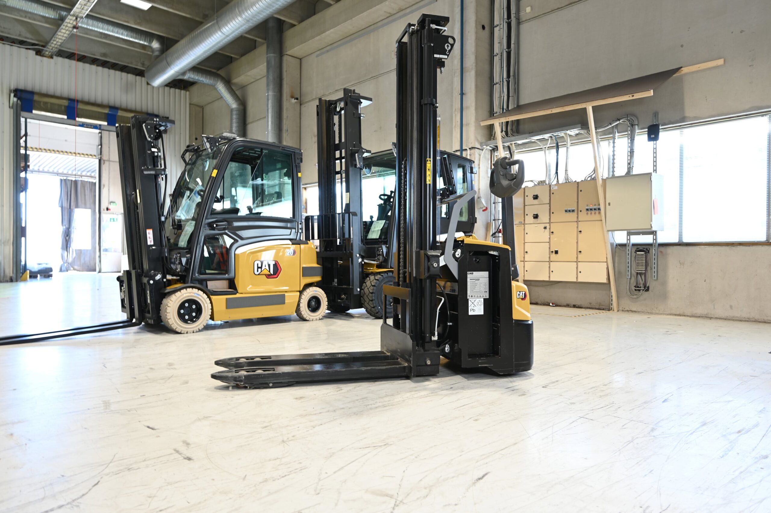 Elektryczny stacker prowadzony CAT NSP10-16N3(R)(IR)(S) - obrazek 6