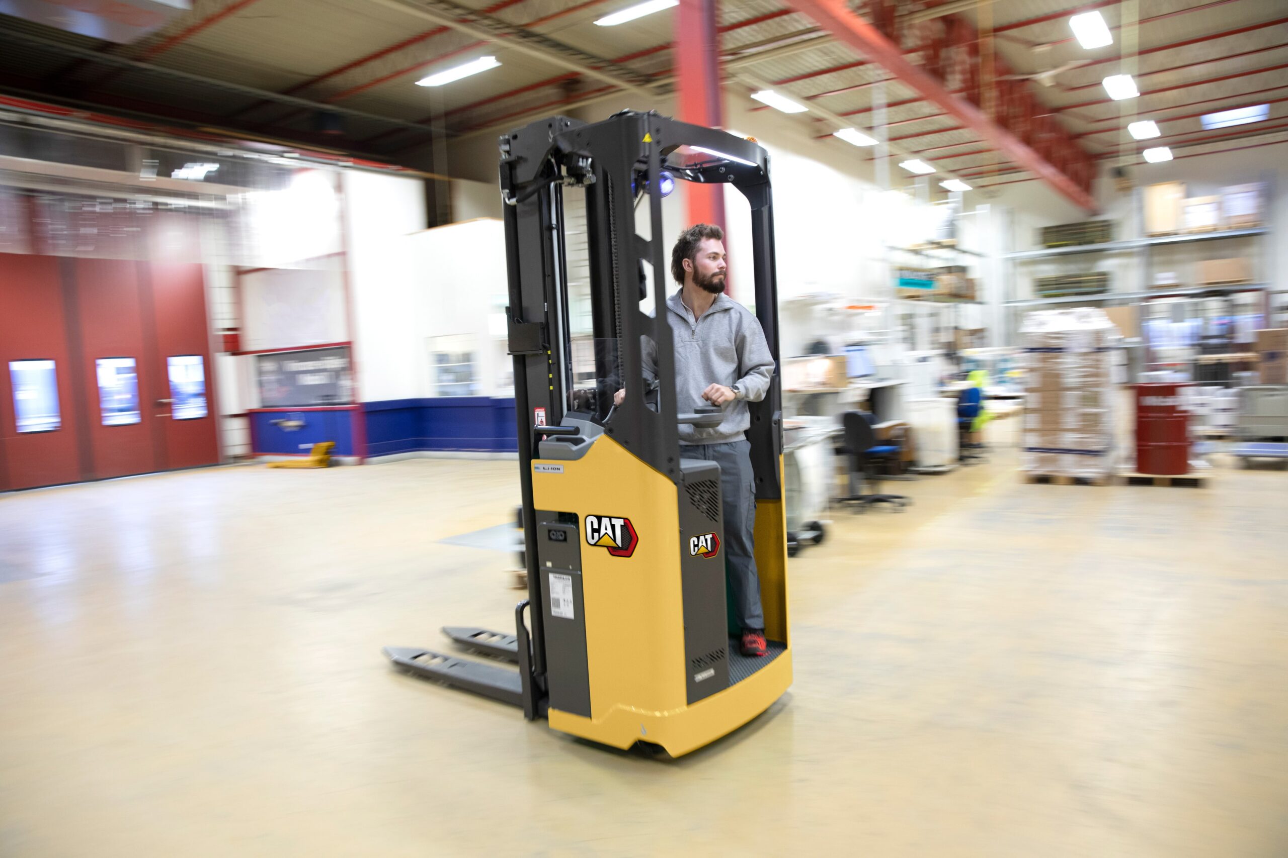 Elektryczny stacker z przedziałem operatora CAT NSR12-20N2(I)(S)(12TF) - obrazek 5