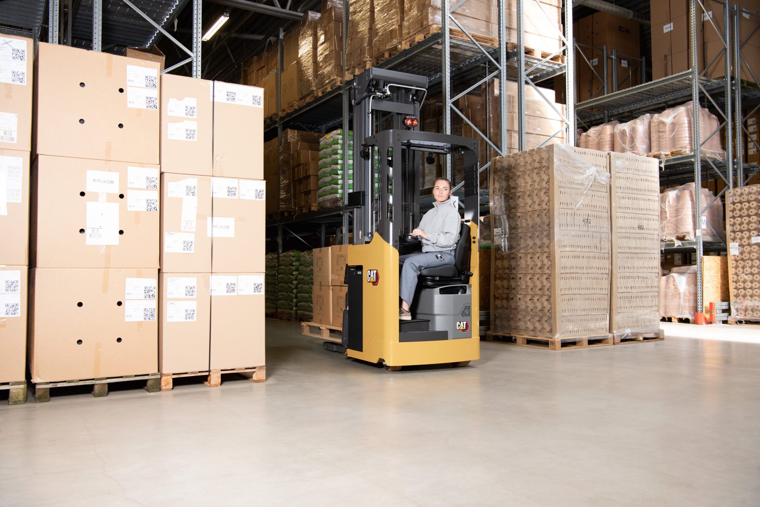 Elektryczny stacker w pozycji siedzącej CAT NSS16/20N2(I)(S)(12TF) - obrazek 3