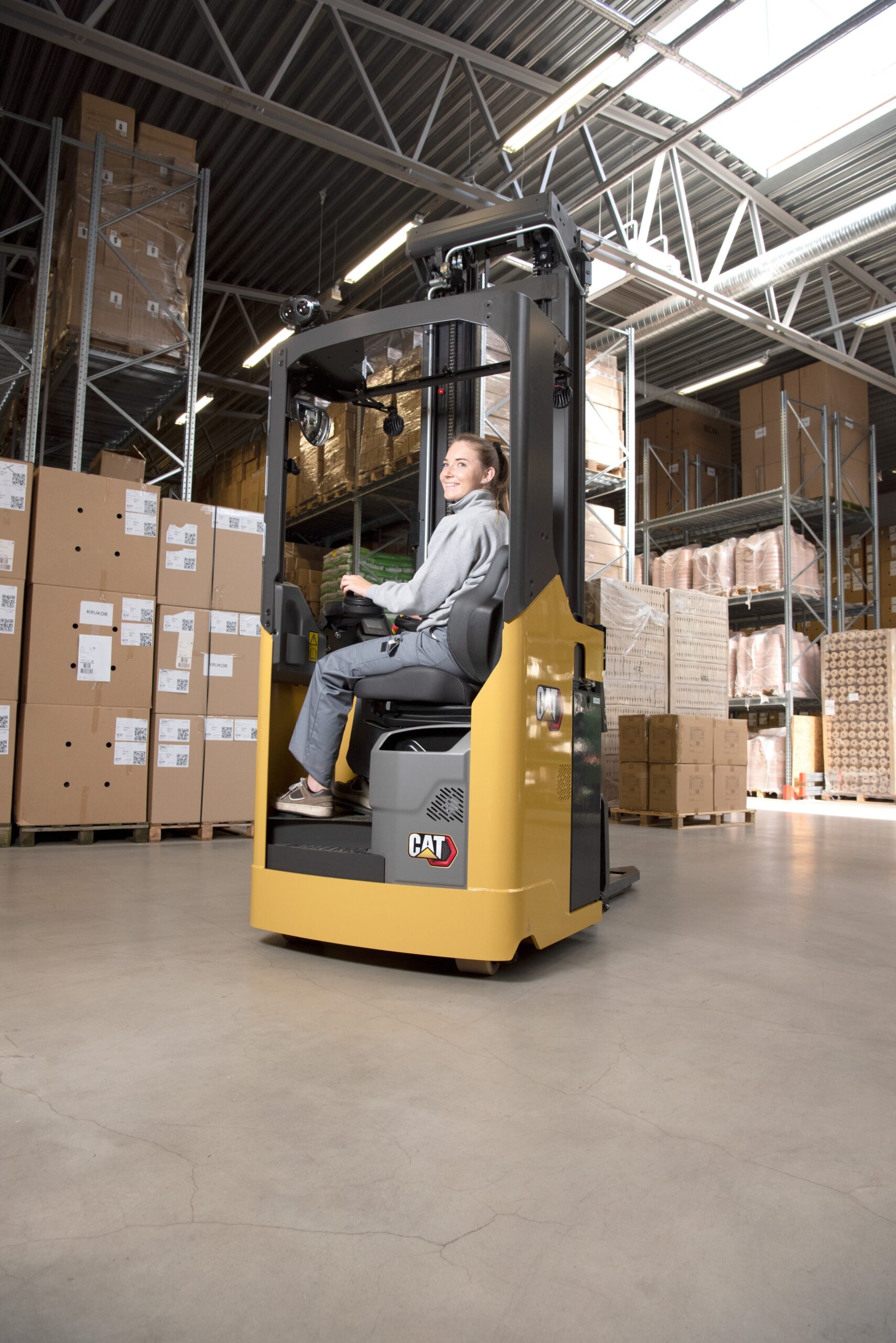 Elektryczny stacker w pozycji siedzącej CAT NSS16/20N2(I)(S)(12TF) - obrazek 5